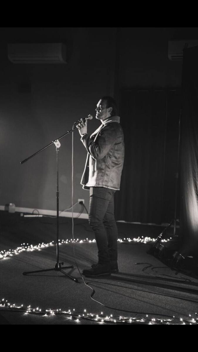 Haydan Hawkins live, black and white
