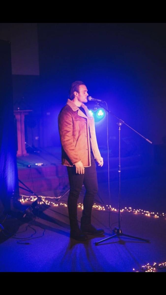 Haydan Hawkins singing live