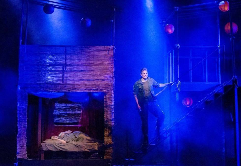 Miss Saigon, the stairs